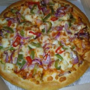 Tamato Onion Pizza
